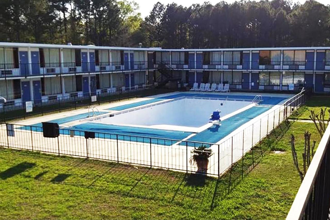 Landmark Hotel Leesville Exterior photo